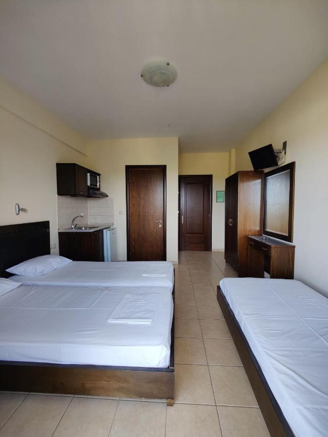 Ino Luxury Rooms Paralía Quarto foto